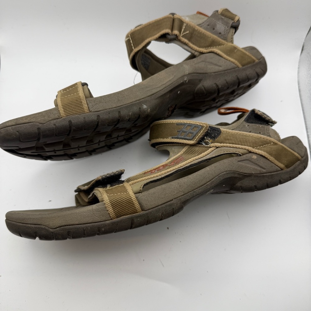 Teva Men’s Hudson Hiking Outdoor Gorpcore Sandal Bungee Cord Size 9 Casual tan - Picture 4 of 8